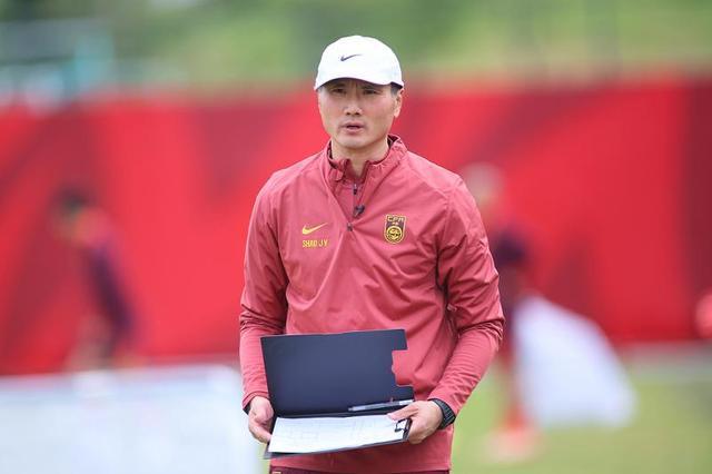 国足不败战绩结束迪拜拉练，国脚连夜回国投入俱乐部备战