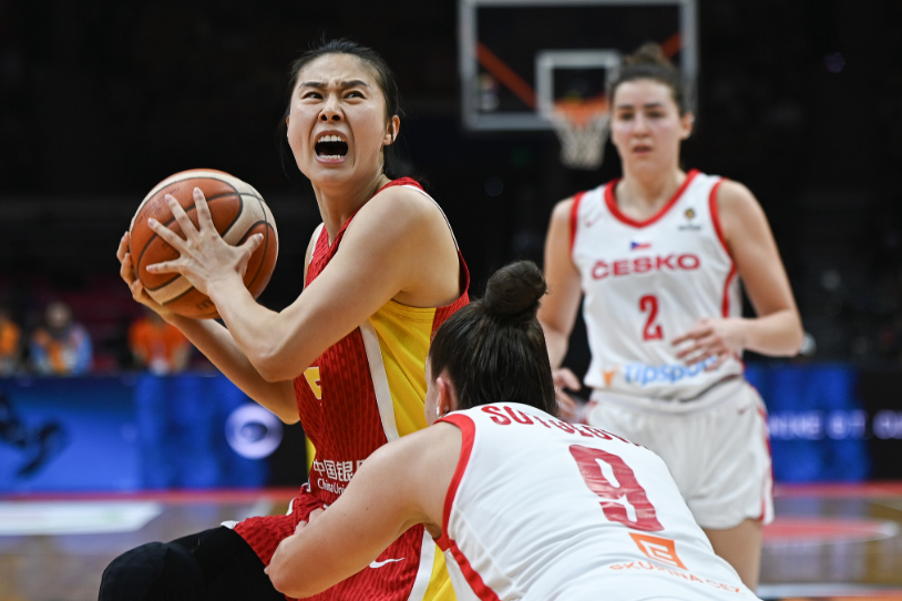 世界杯高清赛事直播地址-宝刀不老！王思雨连续两场全队最高分 关键时刻连得9分制胜