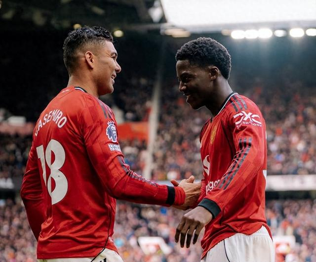 世界杯手机观看app下载-合同仅剩3个月 曼联愿续约34岁胖虎 球迷高喊“再踢1年”挽留|卡塞米罗|皇家马德里|阿莫林|梅努|谈判_新浪体育_新浪新闻