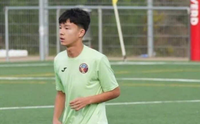 世界杯手机观看app下载-15岁哈萨克斯坦新星门迪卡诺夫签约巴萨，下赛季加盟|巴塞罗那|联赛|俱乐部|球员|加特_新浪体育_新浪新闻